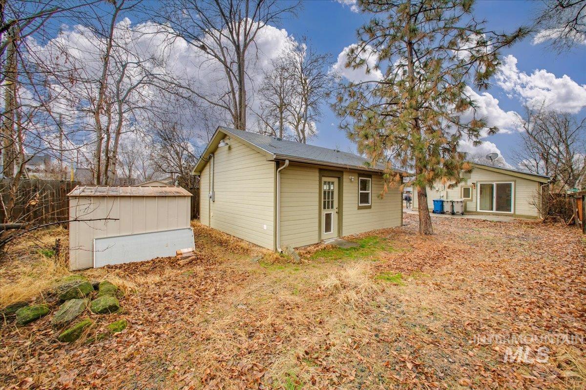 2719 W Woodlawn Property Photo 22