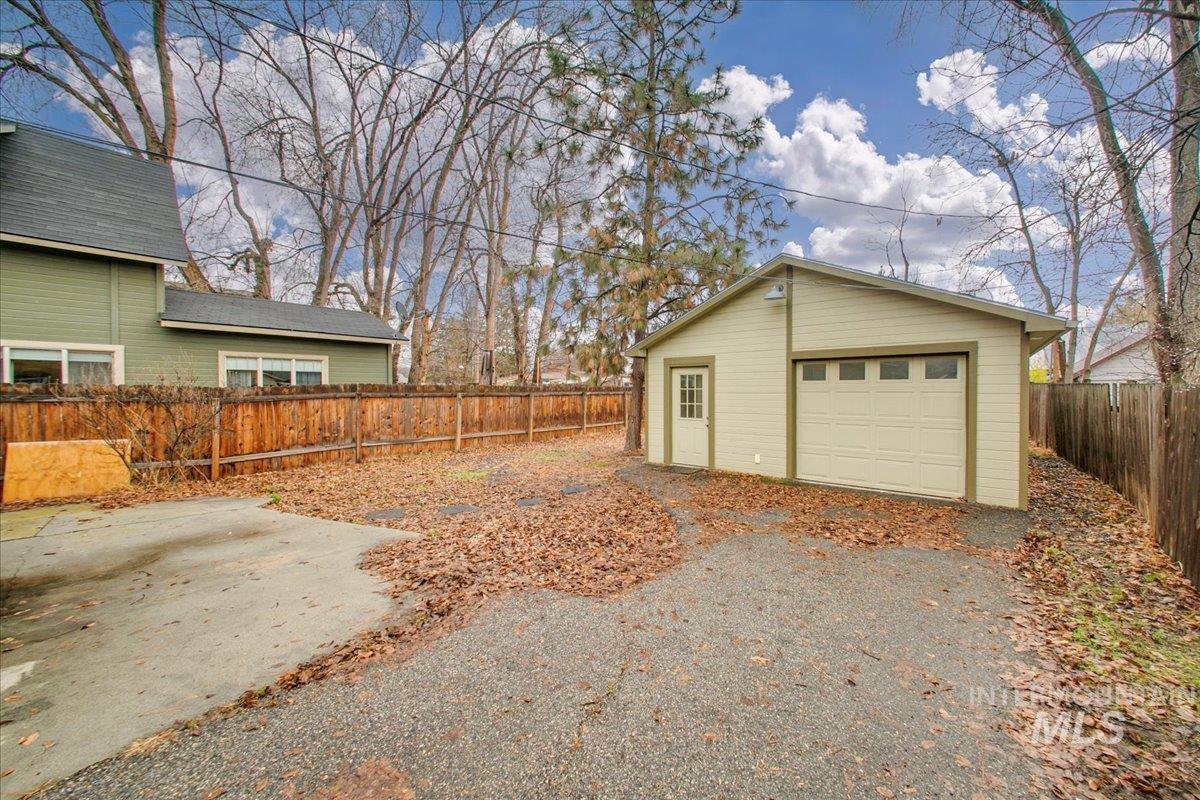 2719 W Woodlawn Property Photo 25