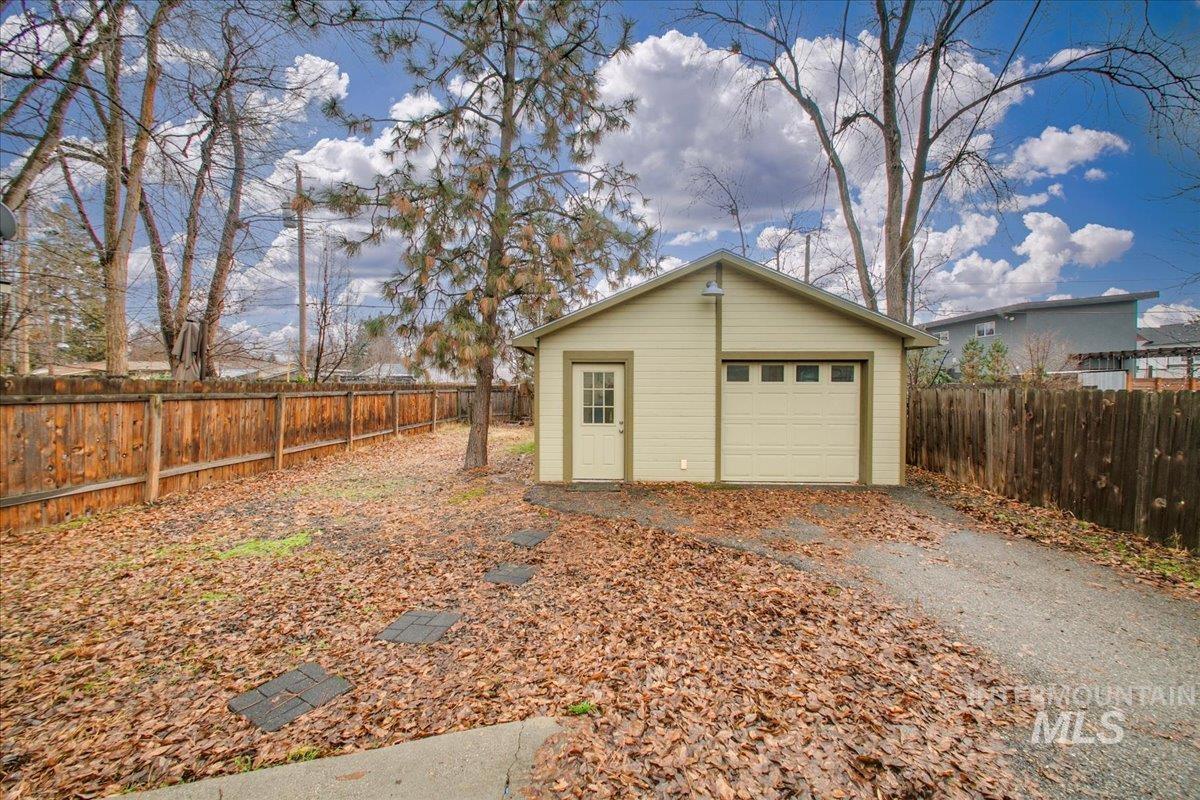 2719 W Woodlawn Property Photo 26