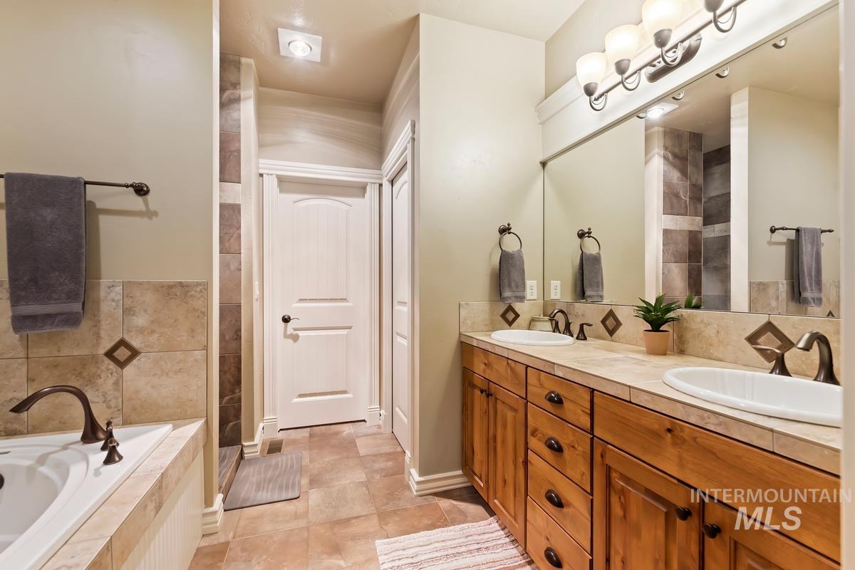 2763 E Fratello Property Photo 30
