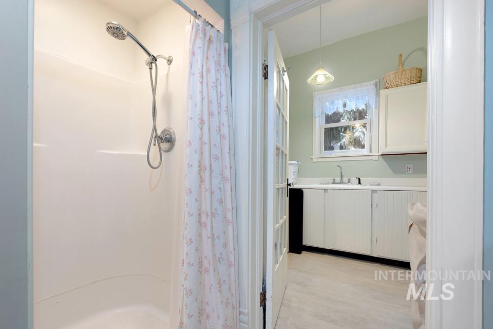 516 E Main Property Photo 27