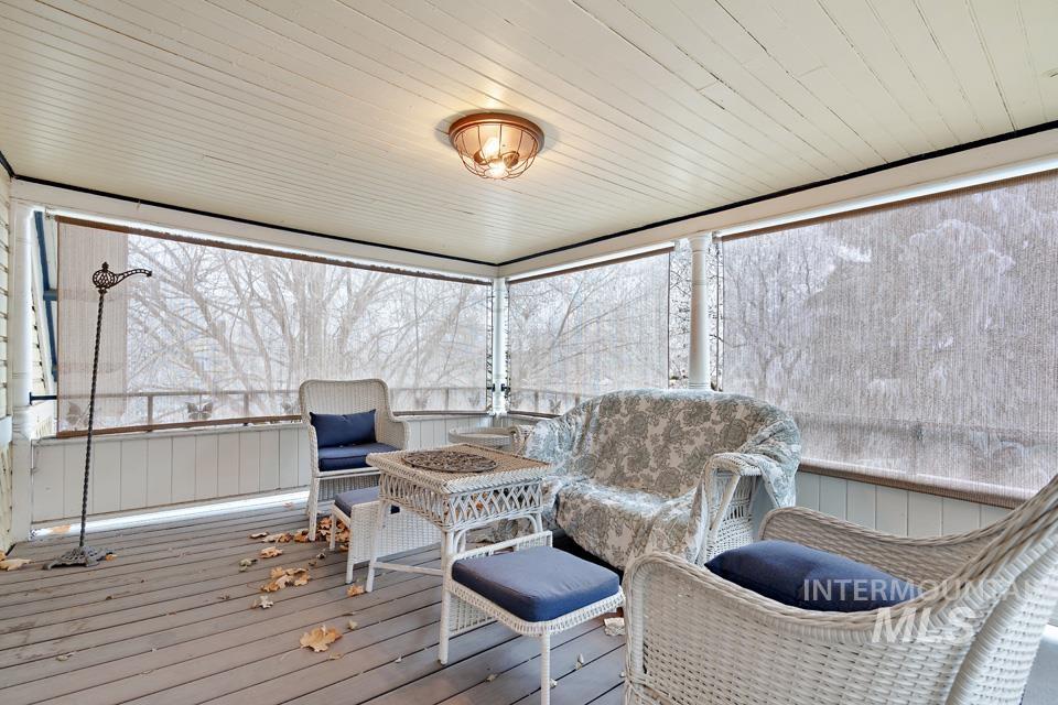 516 E Main Property Photo 41