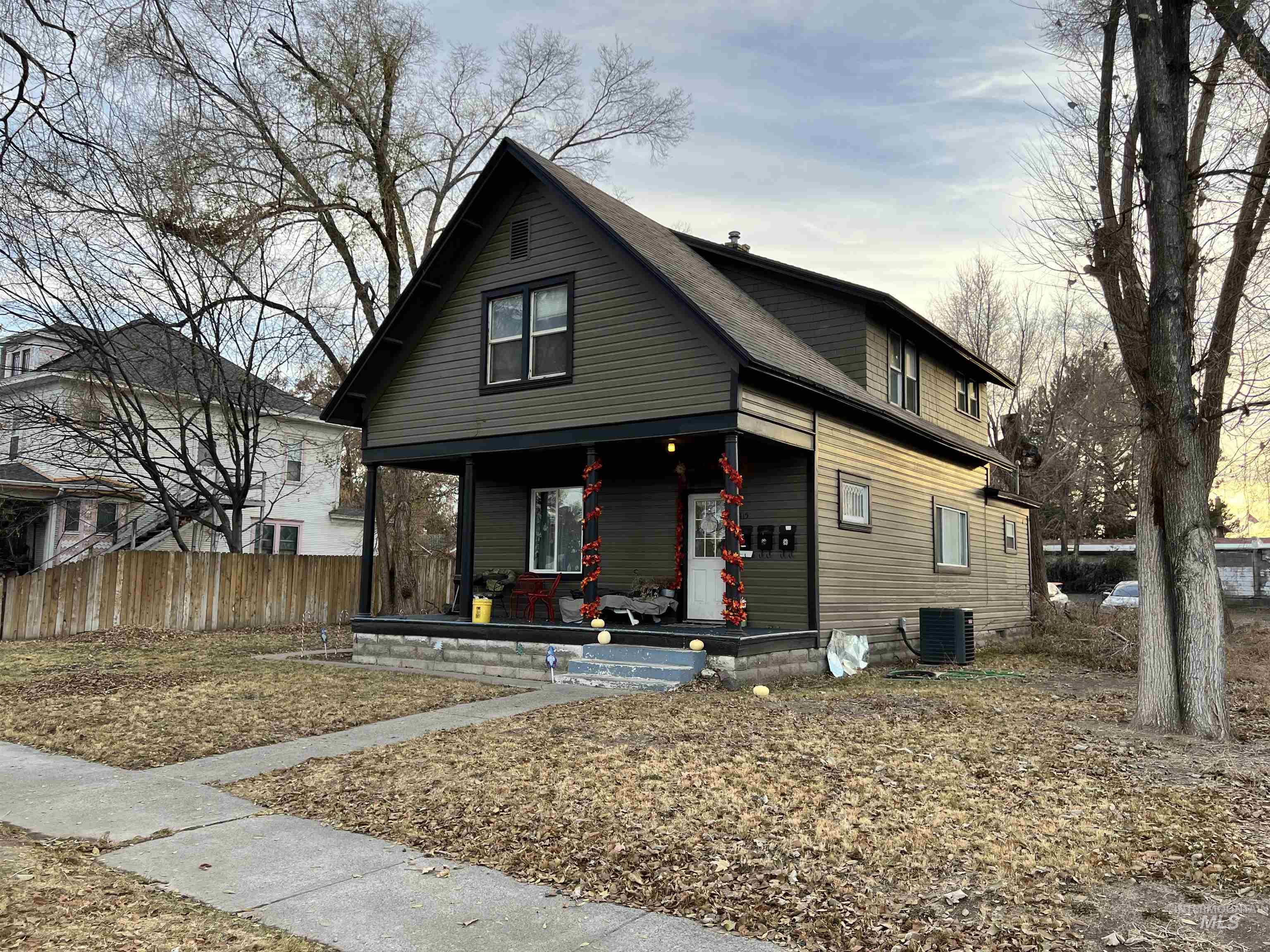 413 & 415 3rd Ave N Property Photo 2
