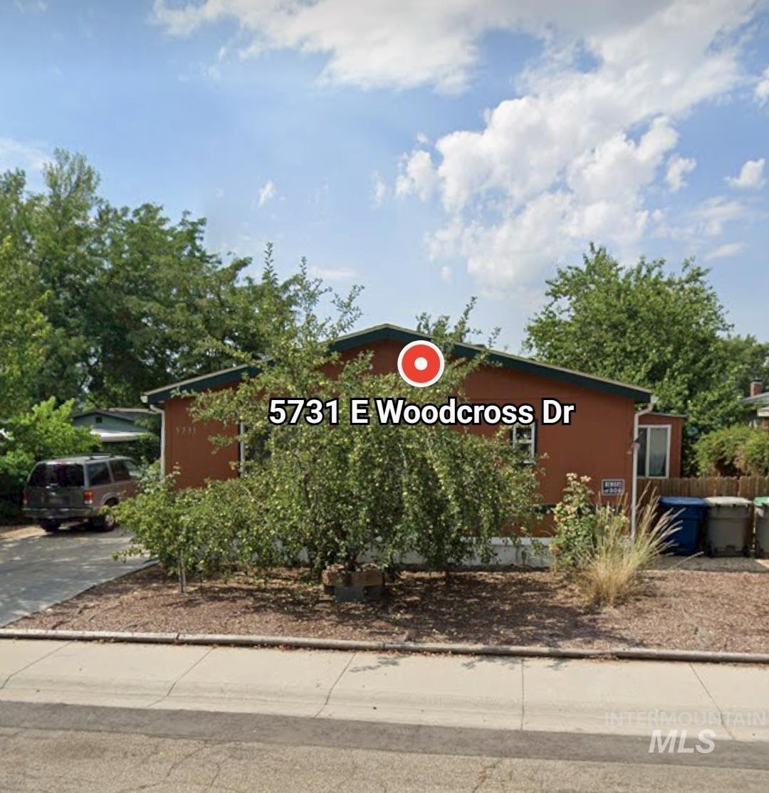5731 E Woodcross Dr Property Photo