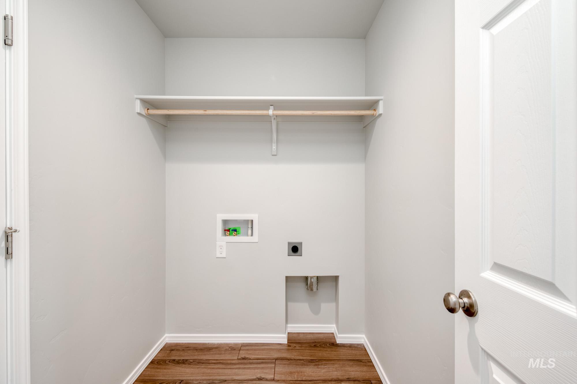 1870 N Thunderbolt St Property Photo 15