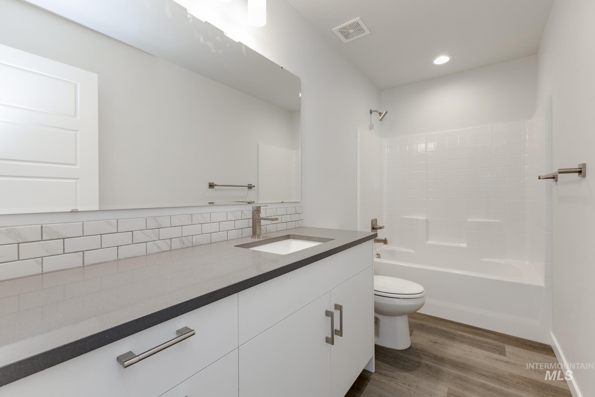 2751 N Silver Wolf Ave Property Photo 18