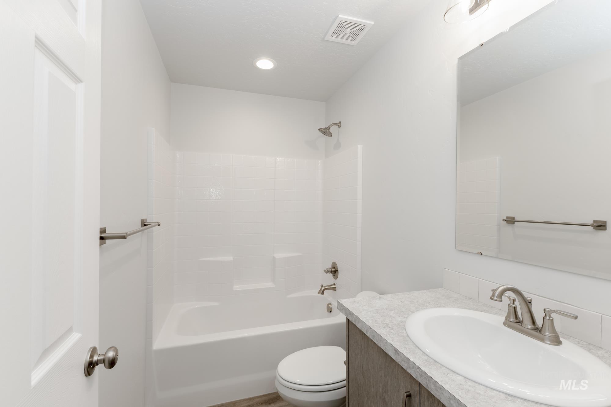 281 N Madrone Ave Property Photo 13