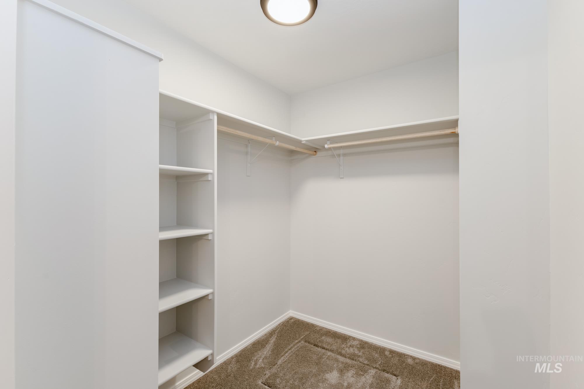 281 N Madrone Ave Property Photo 18