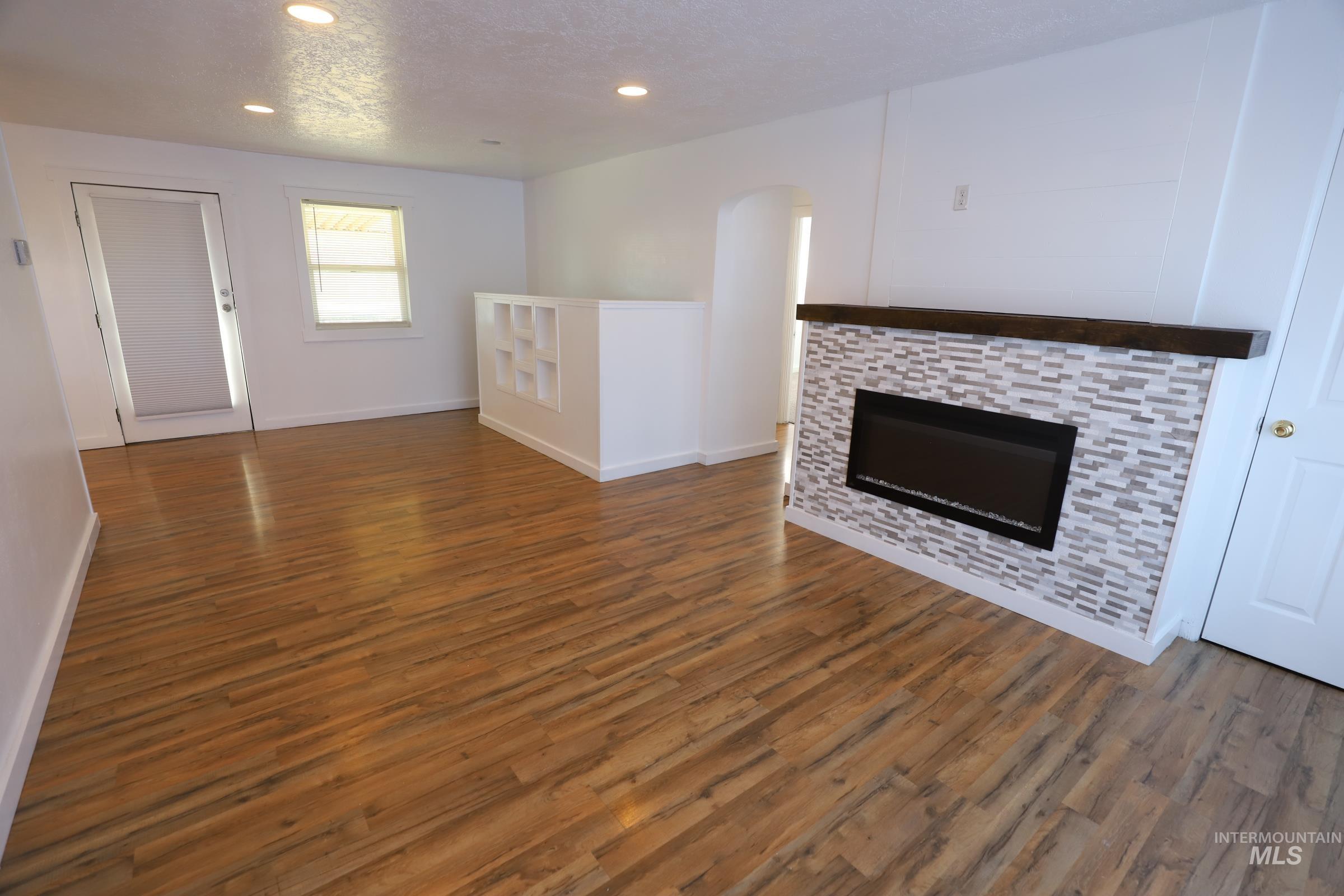 341 Falls Avenue West Property Photo 2