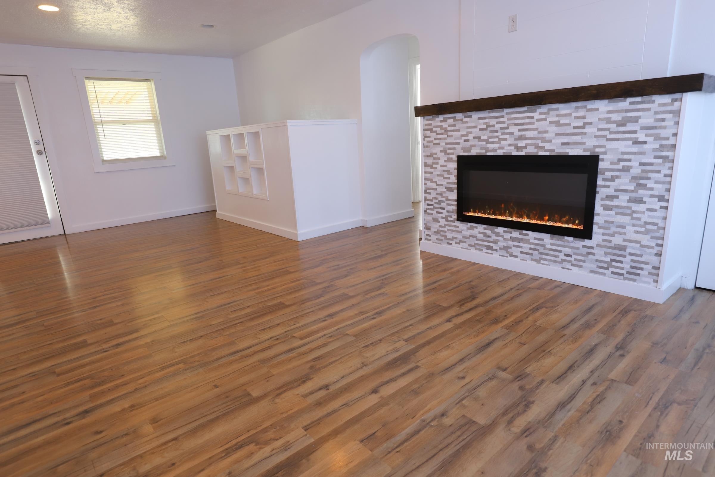 341 Falls Avenue West Property Photo 3