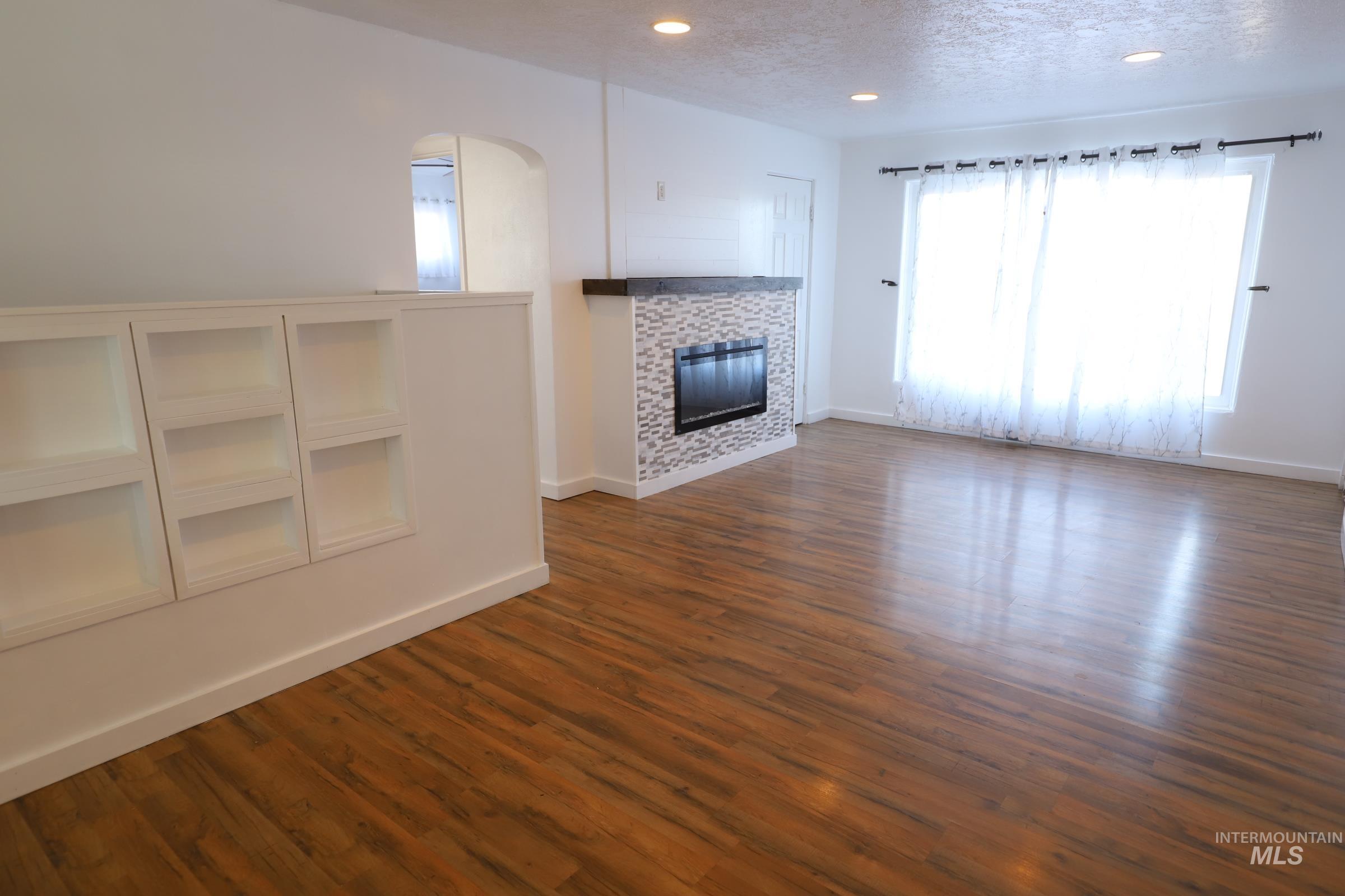 341 Falls Avenue West Property Photo 7