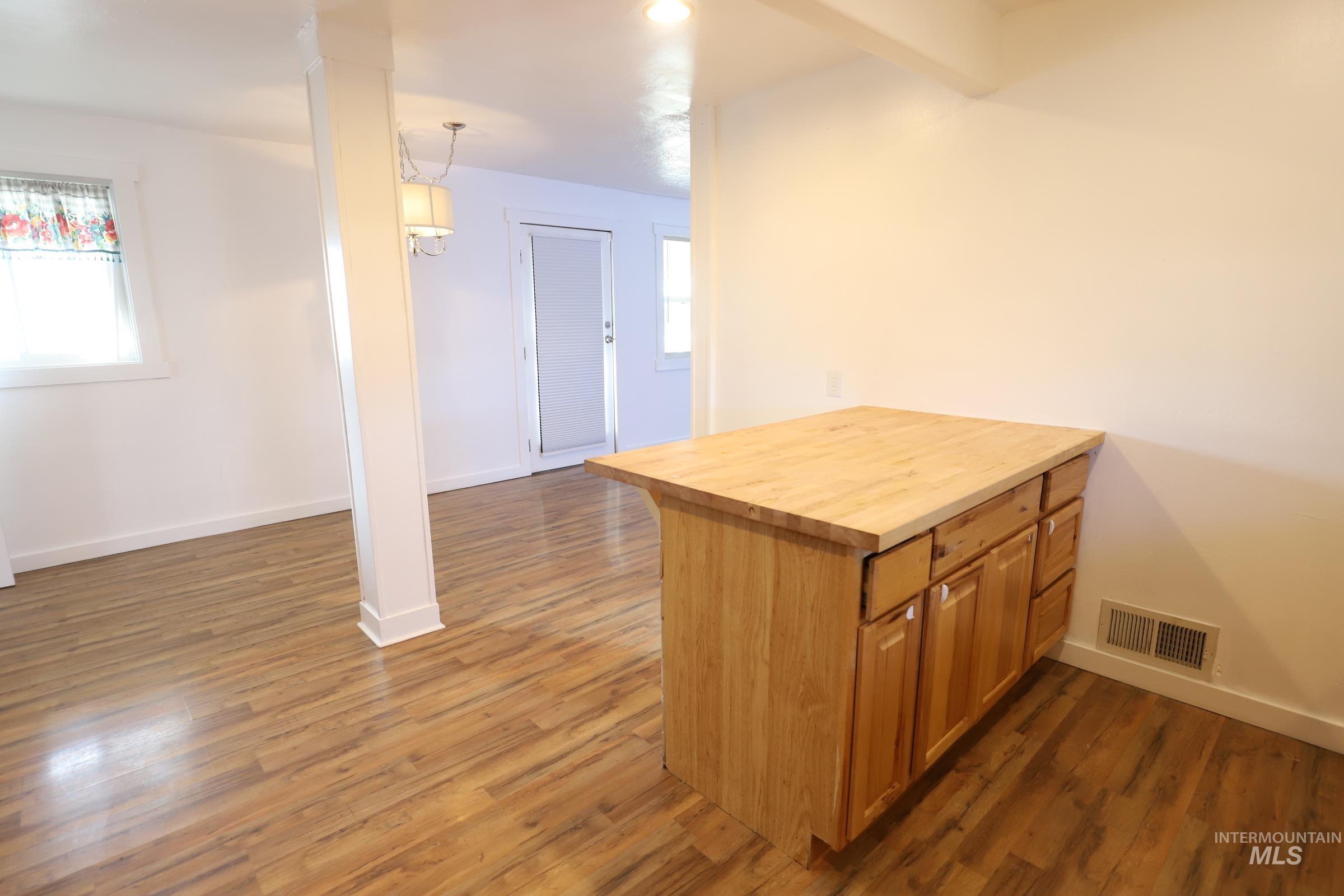 341 Falls Avenue West Property Photo 8