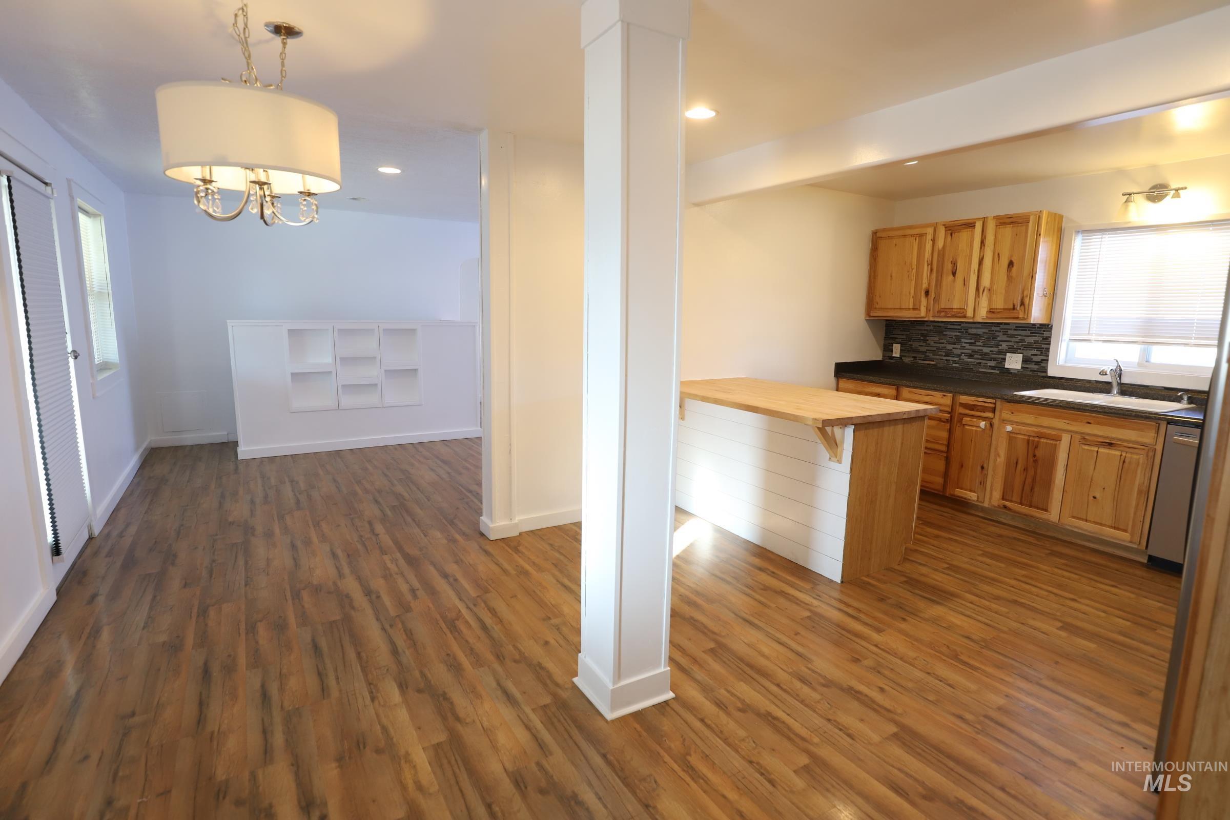341 Falls Avenue West Property Photo 9