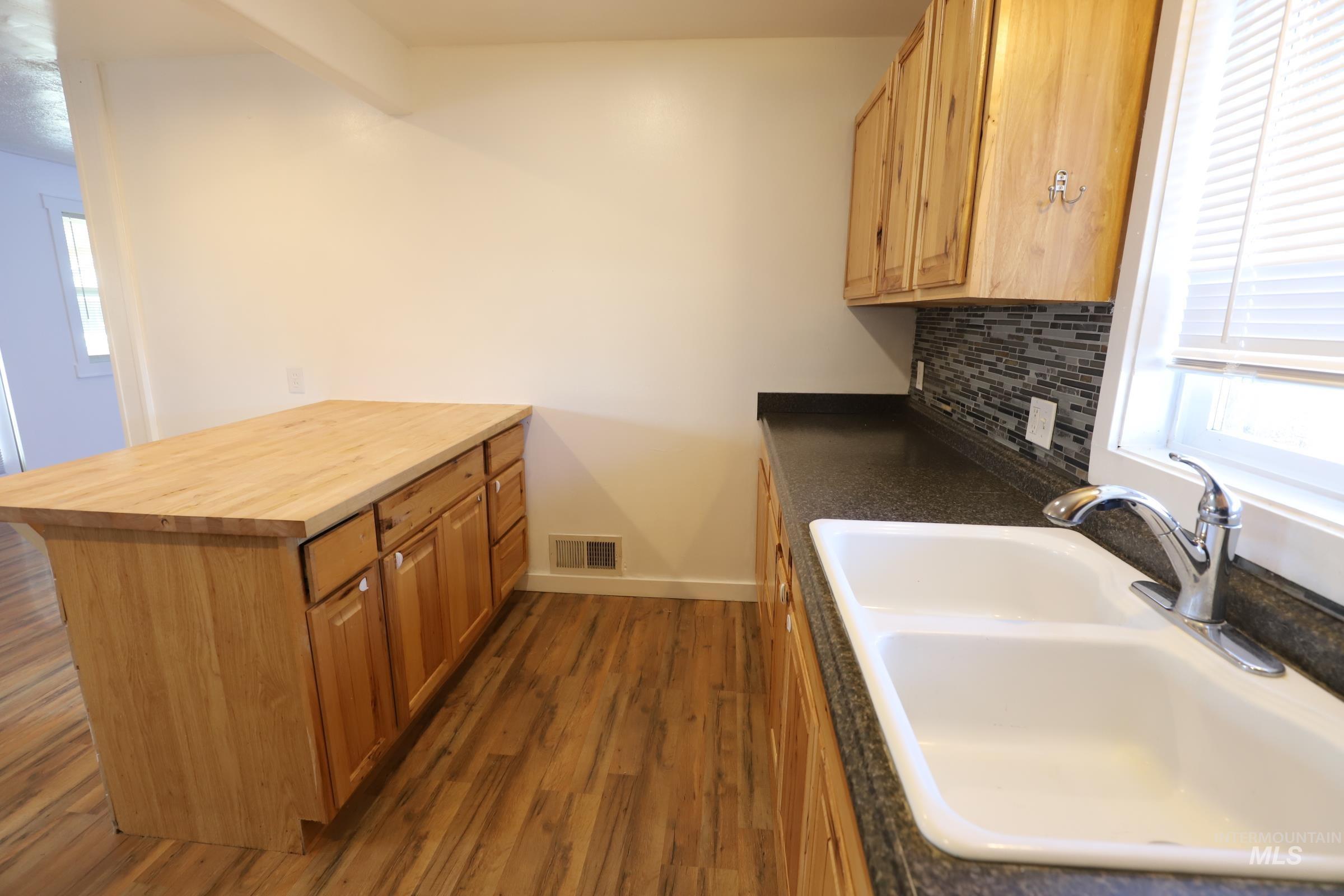 341 Falls Avenue West Property Photo 12