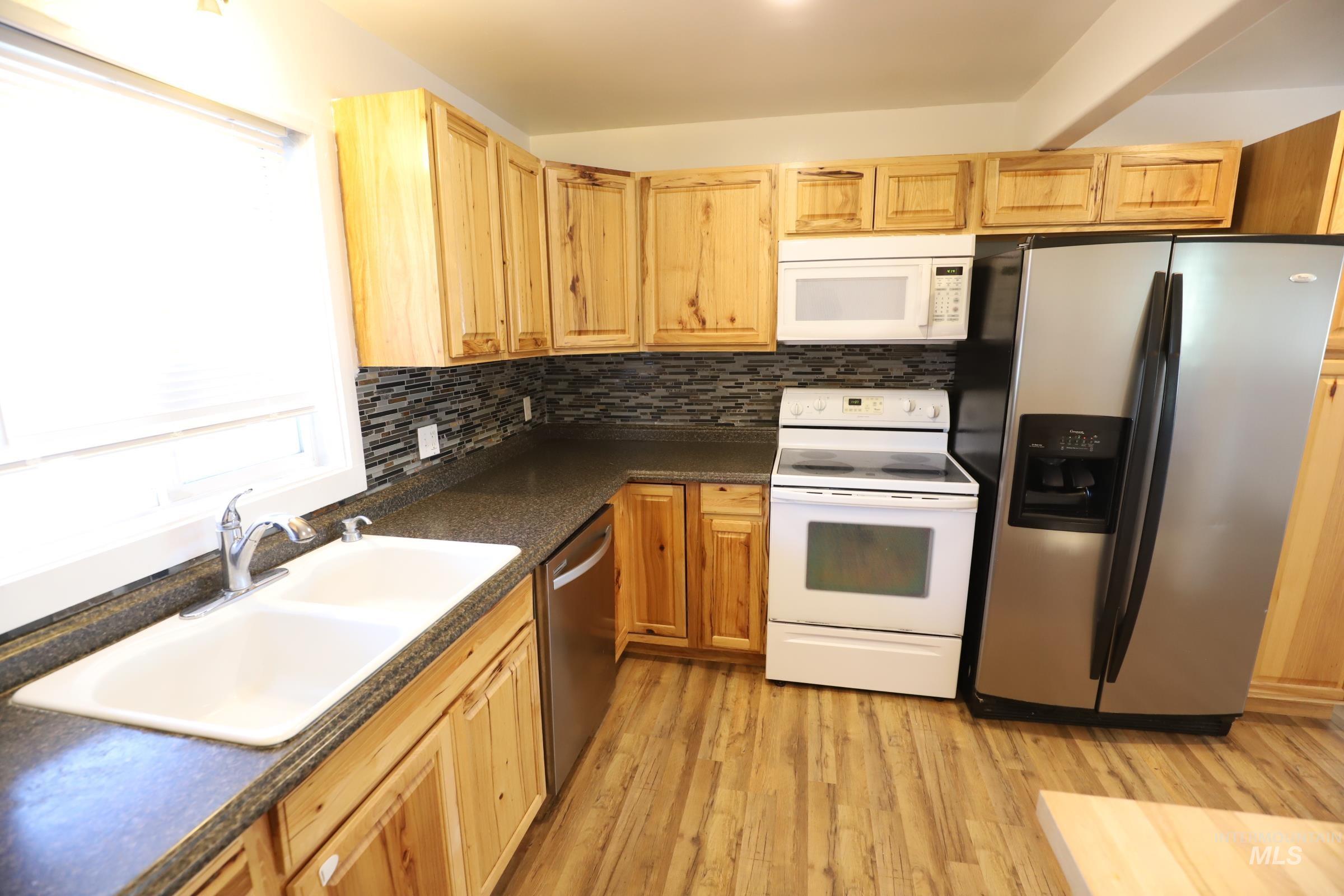 341 Falls Avenue West Property Photo 13