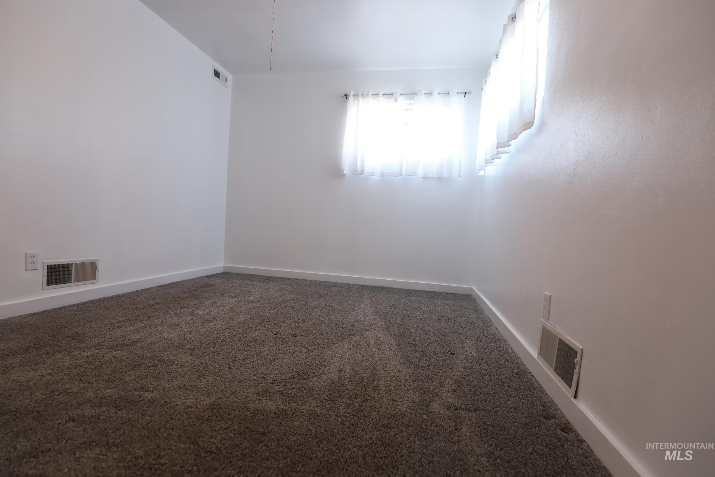 341 Falls Avenue West Property Photo 20