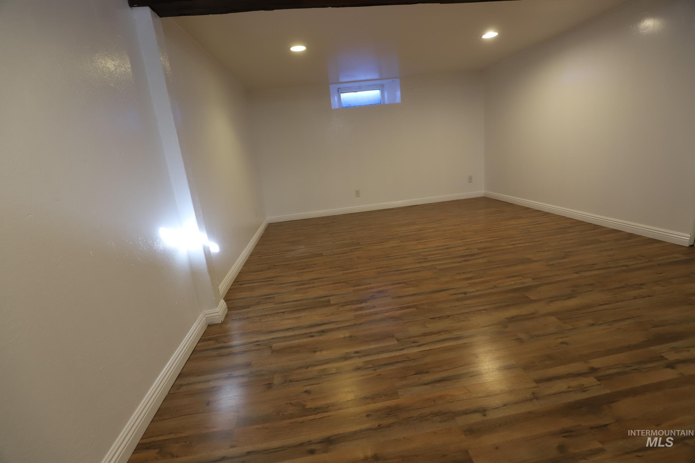341 Falls Avenue West Property Photo 26