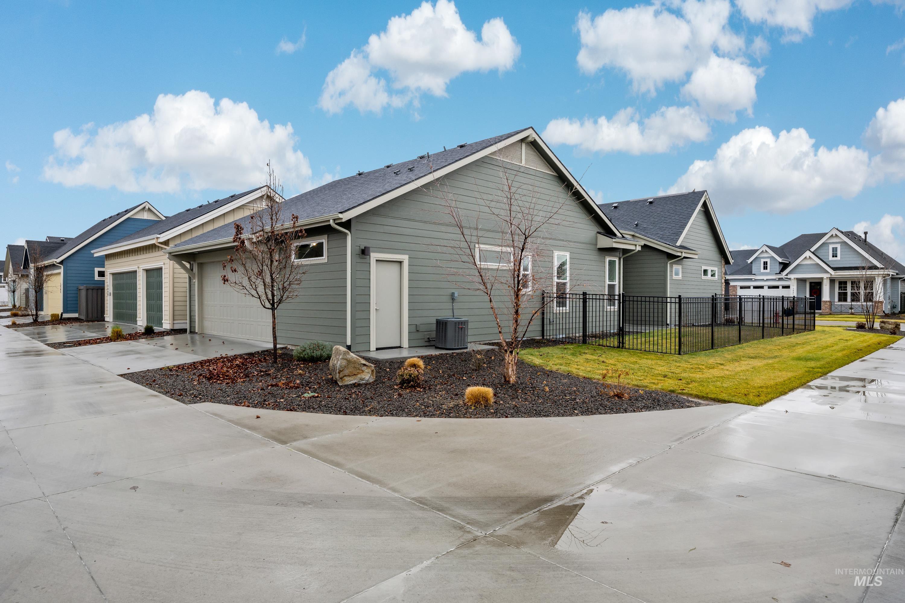 3432 E Macumbo Ln Property Photo 4
