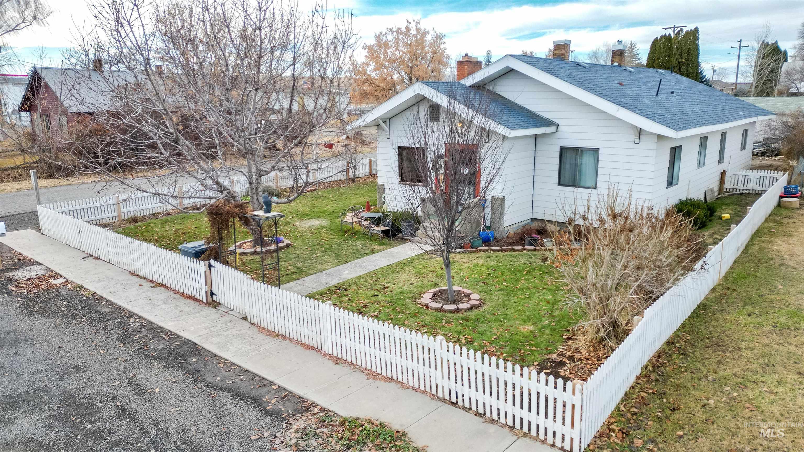 210 N Idaho Street Property Photo 6