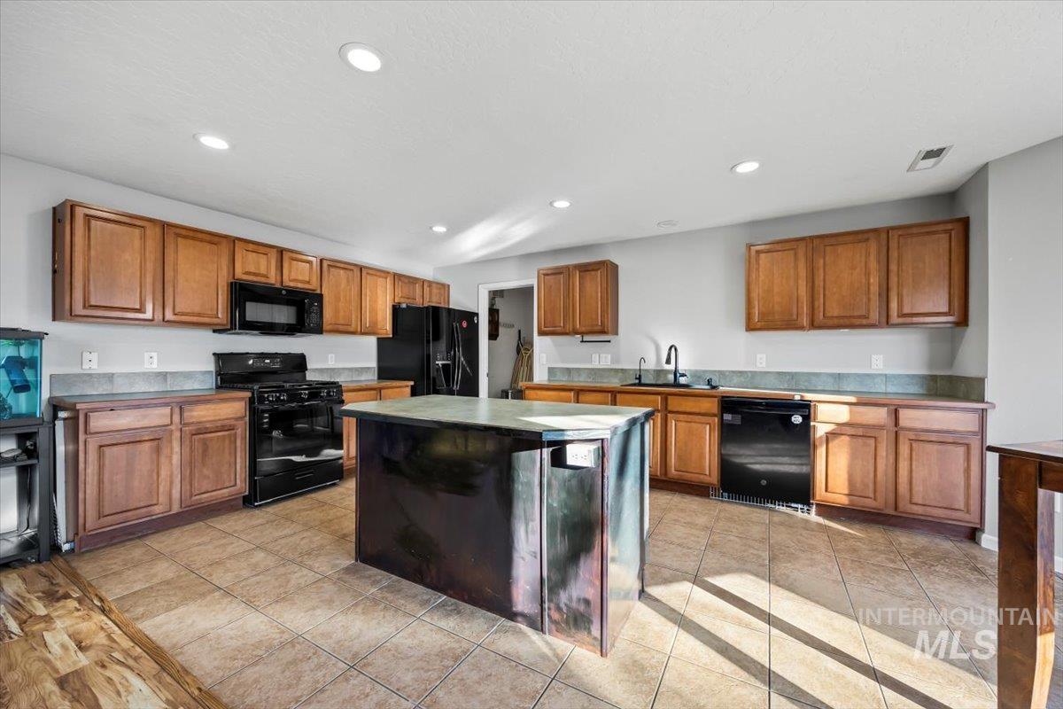393 E Rose Lake Drive Property Photo 10