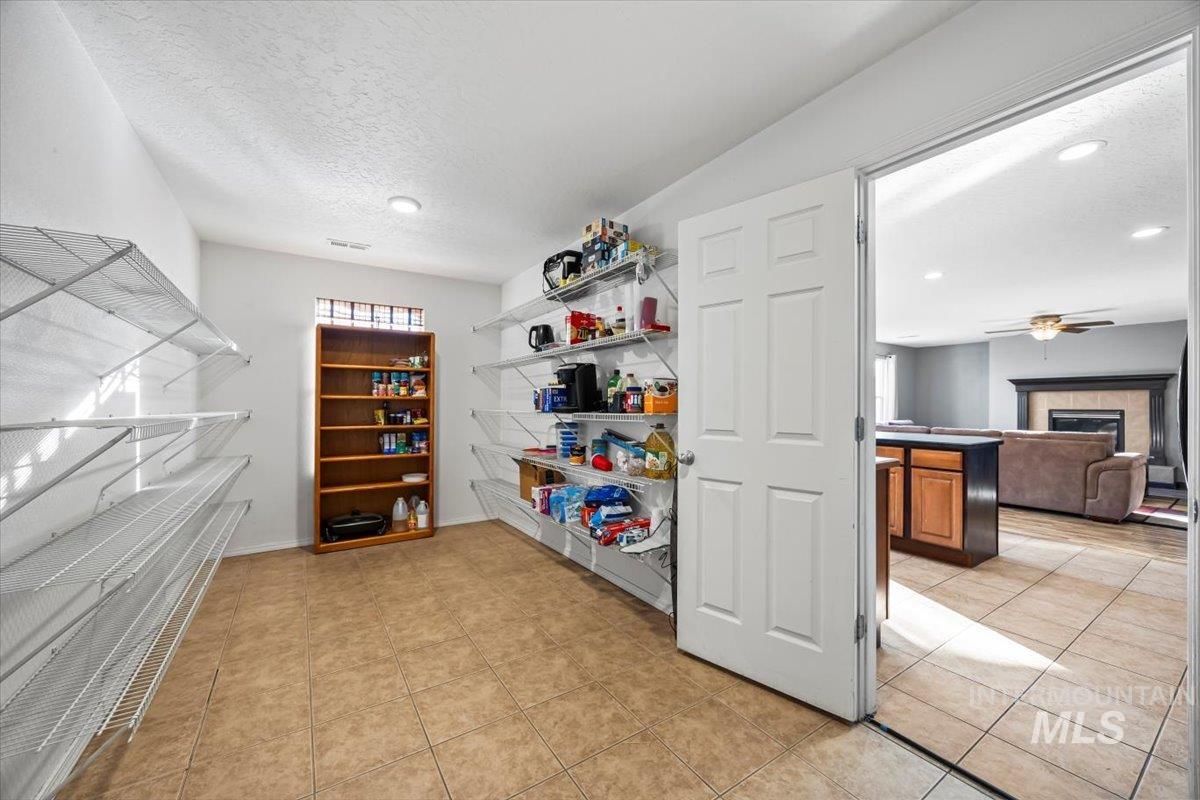 393 E Rose Lake Drive Property Photo 11