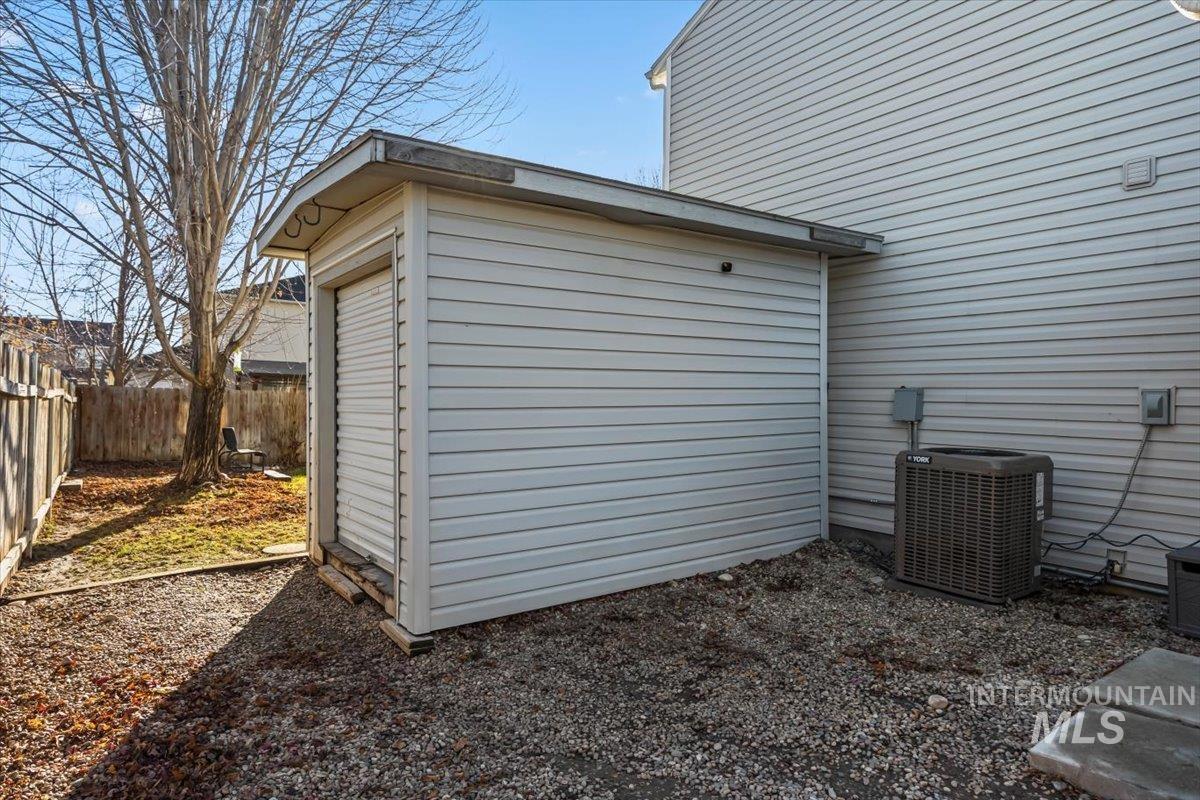 393 E Rose Lake Drive Property Photo 28