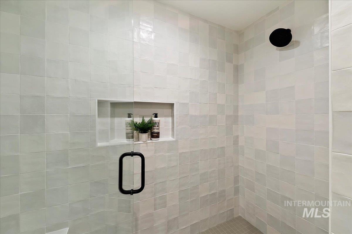6432 S Astoria Ave Property Photo 15