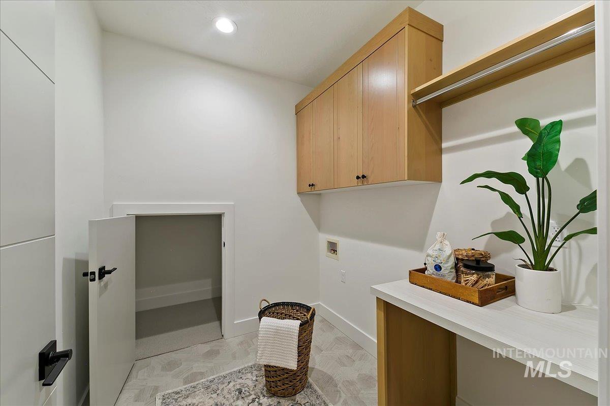 6432 S Astoria Ave Property Photo 16