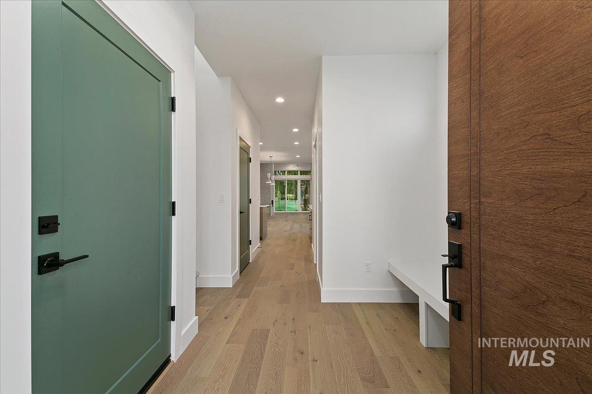 6488 S Astoria Ave Property Photo 2