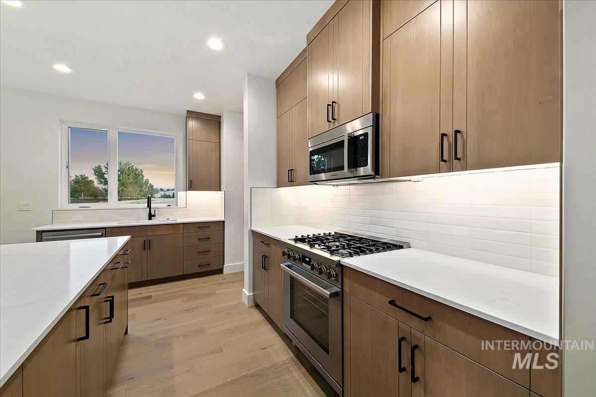 6488 S Astoria Ave Property Photo 8