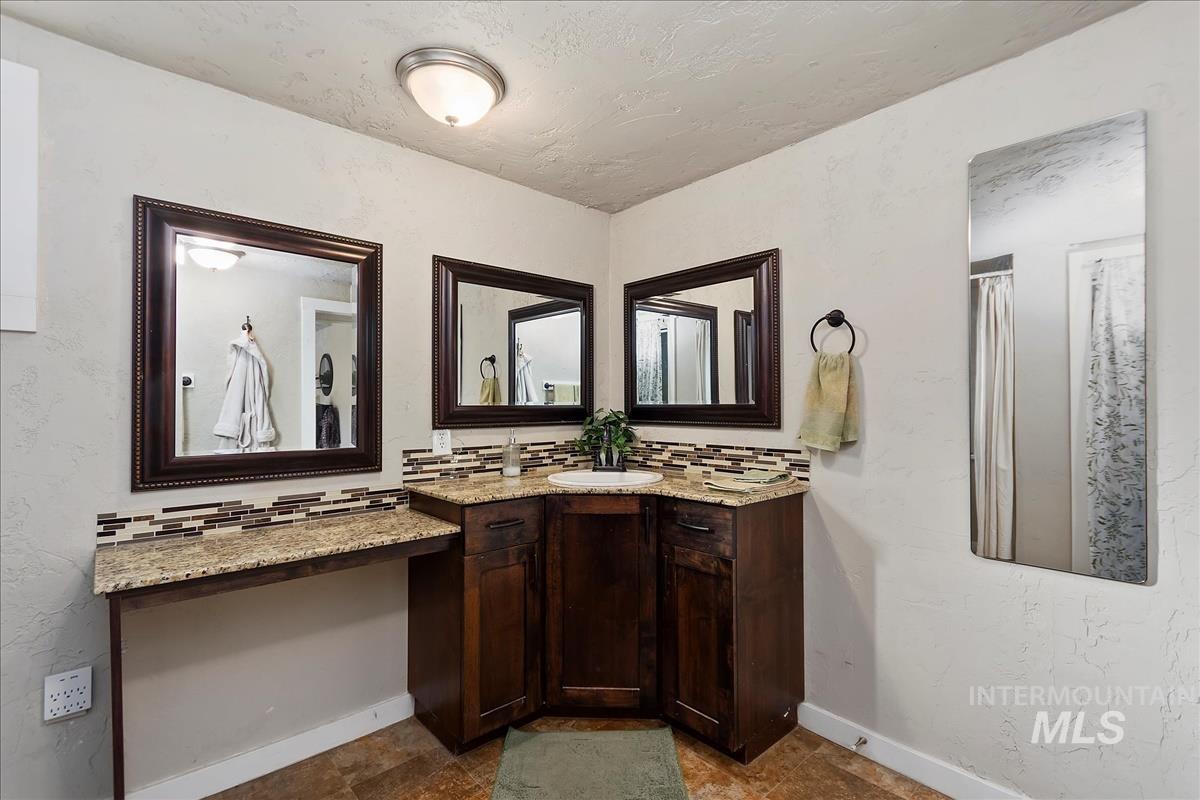 3007 S Virginia Ave Property Photo 12