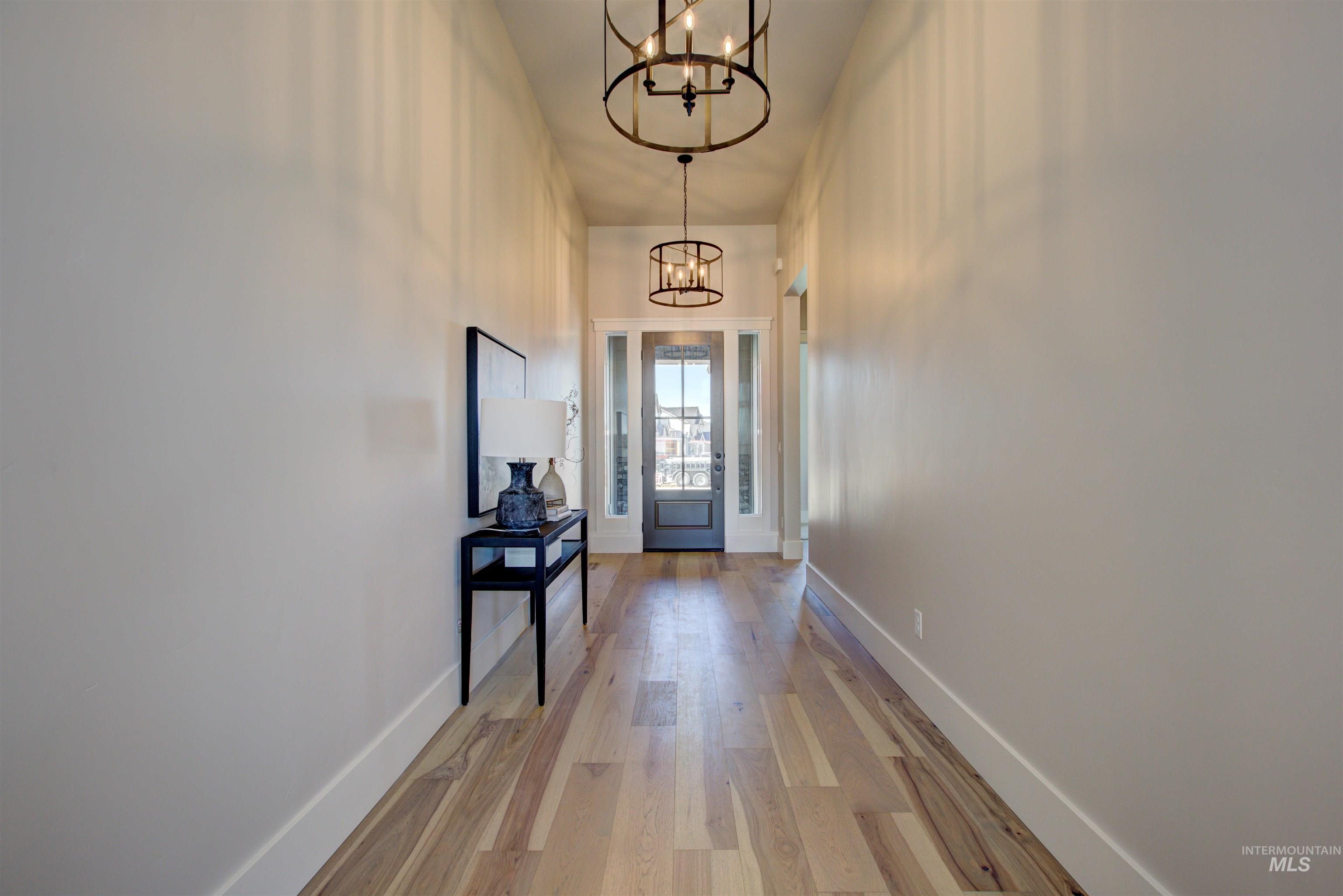 6608 S Mountaintop Way Property Photo 2