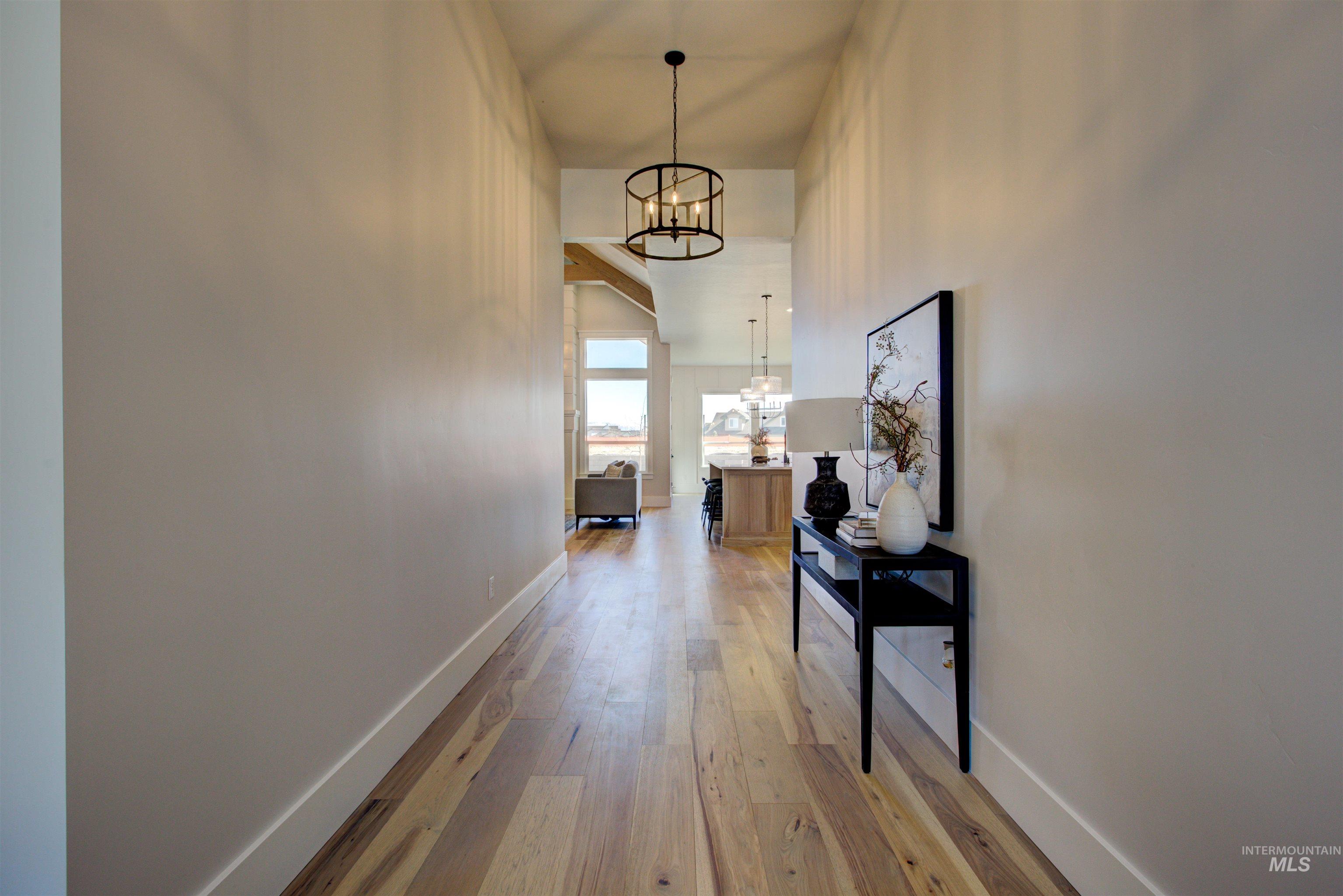 6608 S Mountaintop Way Property Photo 3