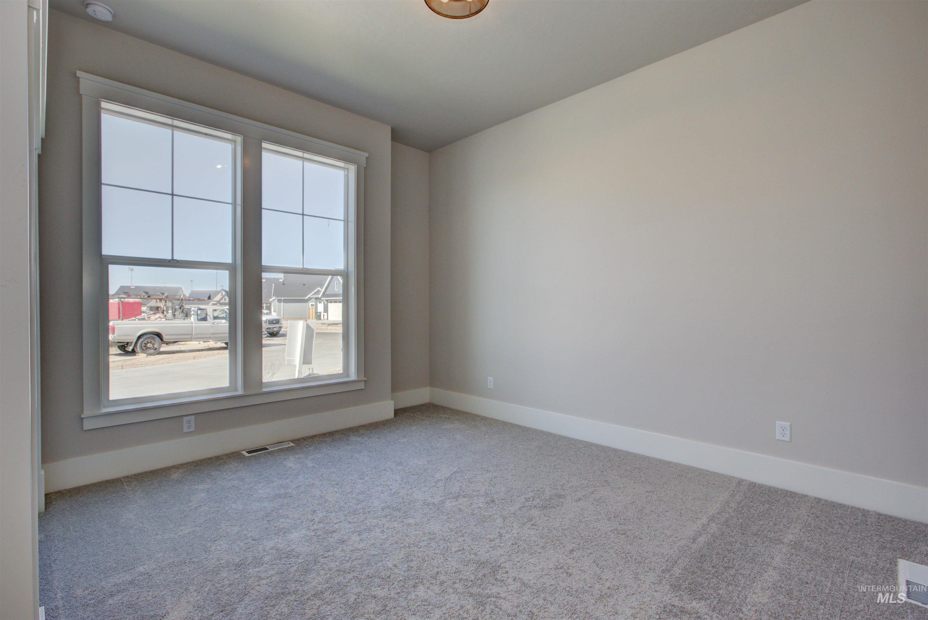 6608 S Mountaintop Way Property Photo 4