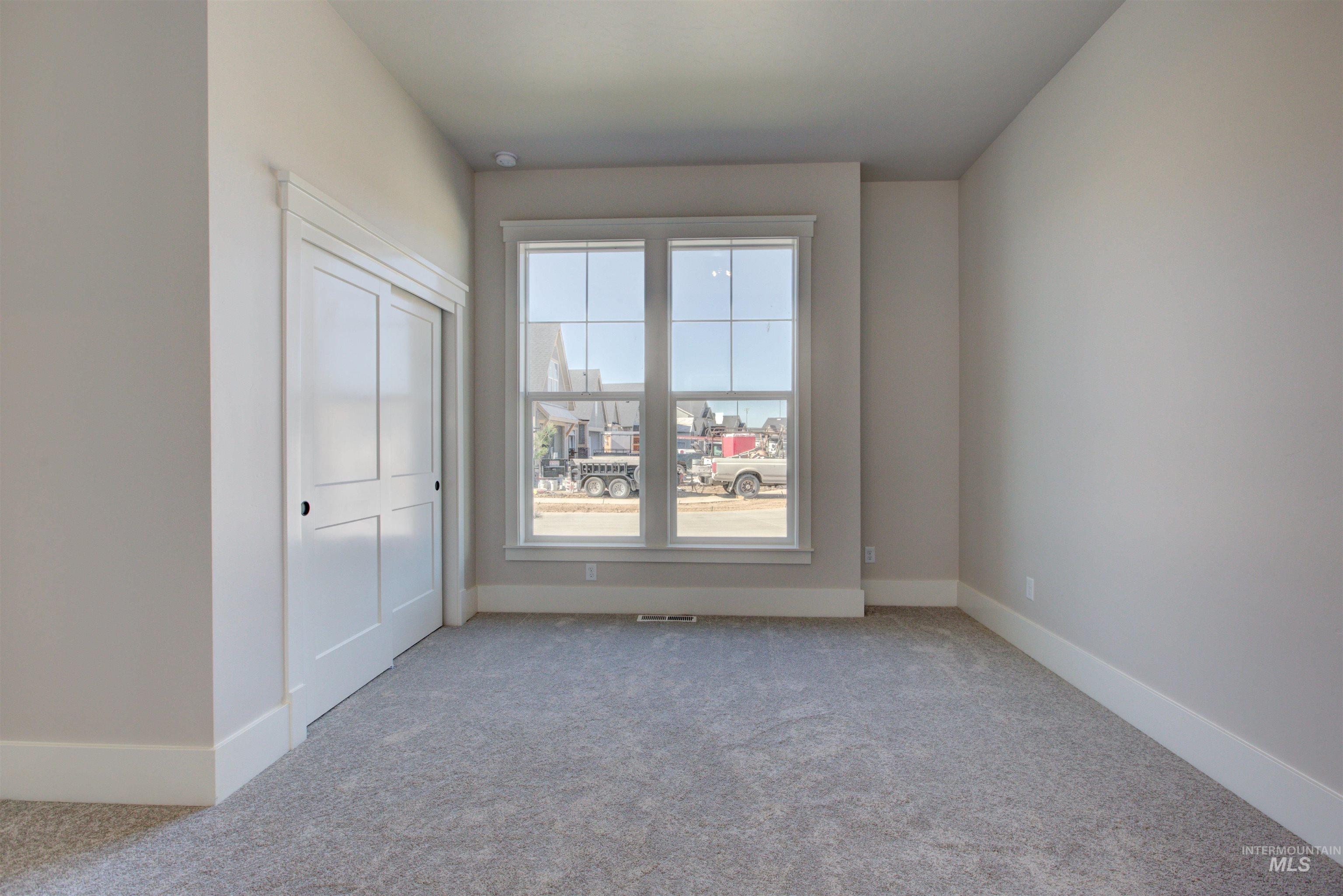 6608 S Mountaintop Way Property Photo 5
