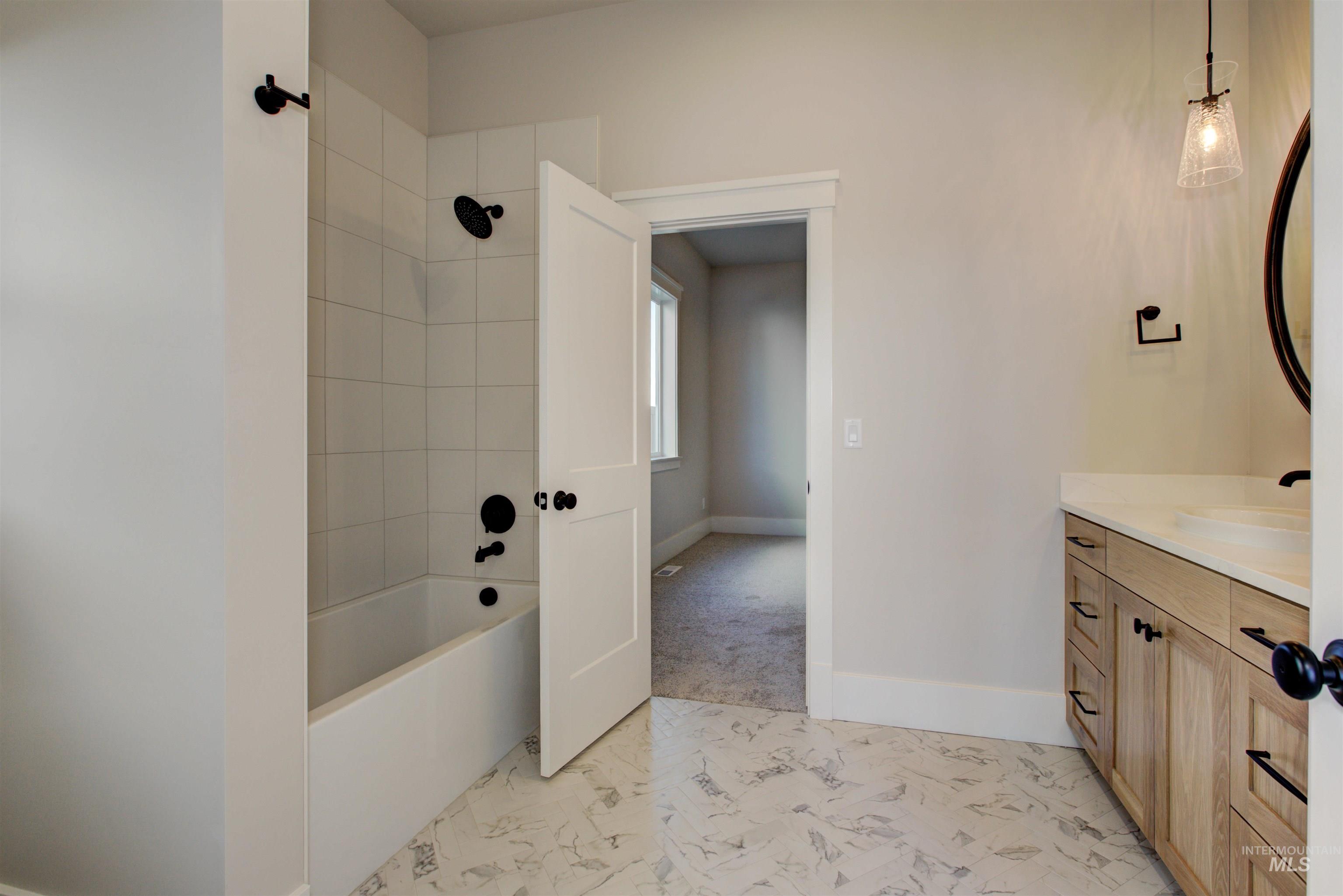 6608 S Mountaintop Way Property Photo 6