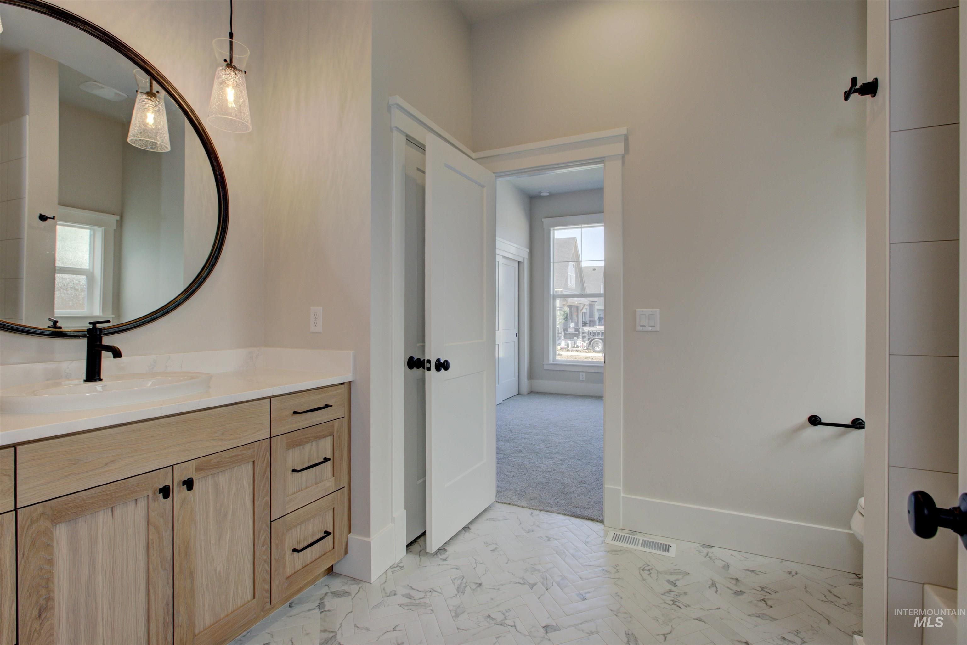 6608 S Mountaintop Way Property Photo 7