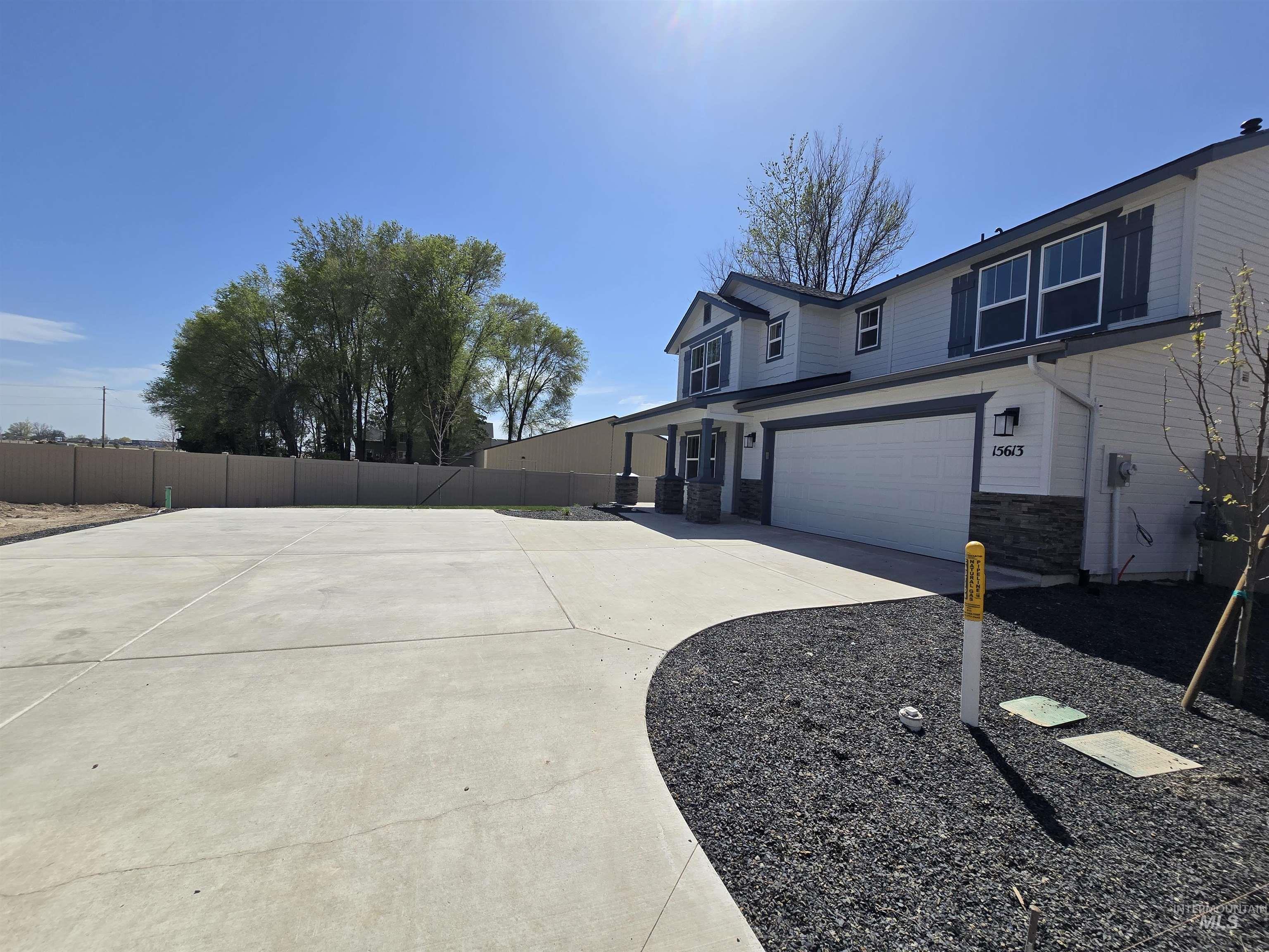 15613 N Labrador Ave Property Photo 2