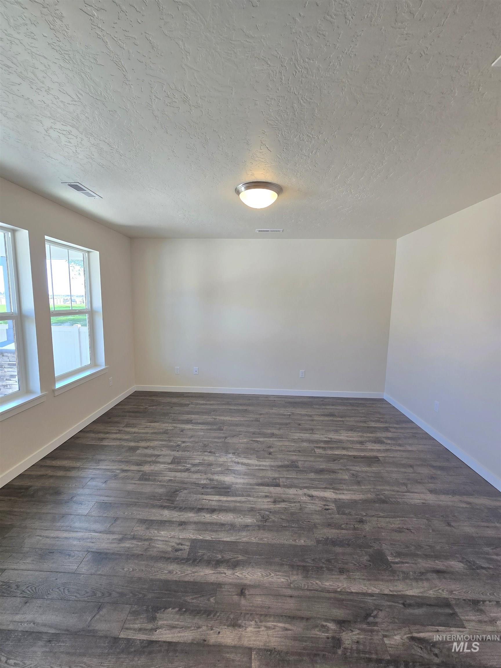 15613 N Labrador Ave Property Photo 3
