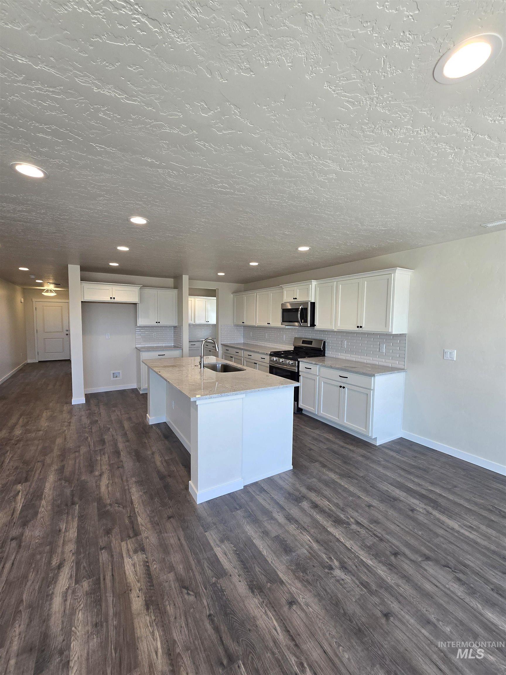 15613 N Labrador Ave Property Photo 4
