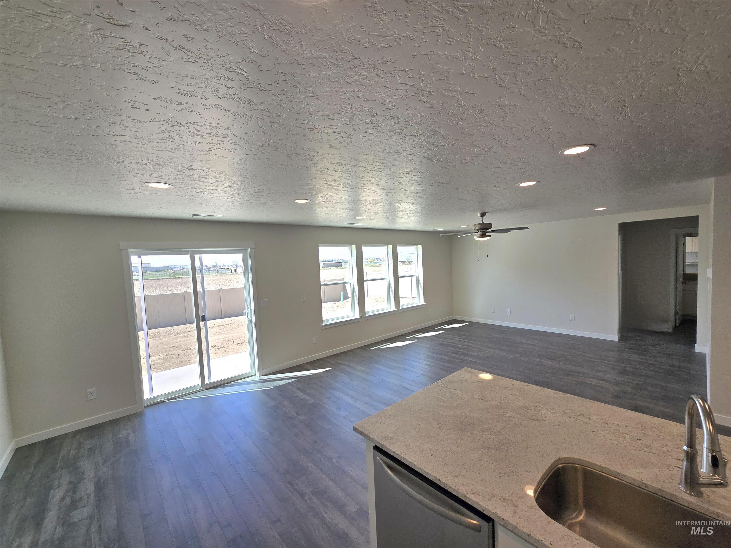 15613 N Labrador Ave Property Photo 8