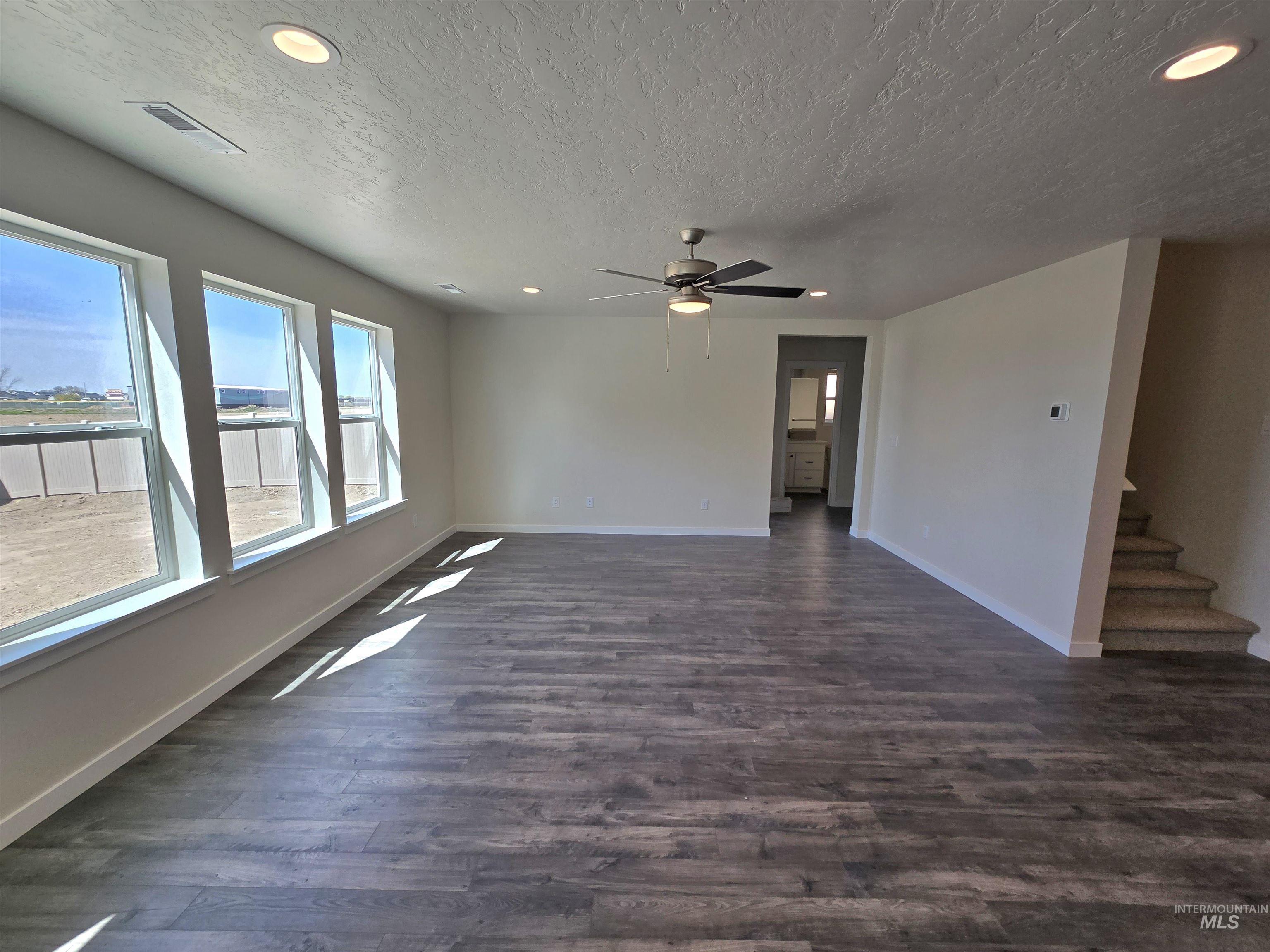 15613 N Labrador Ave Property Photo 9