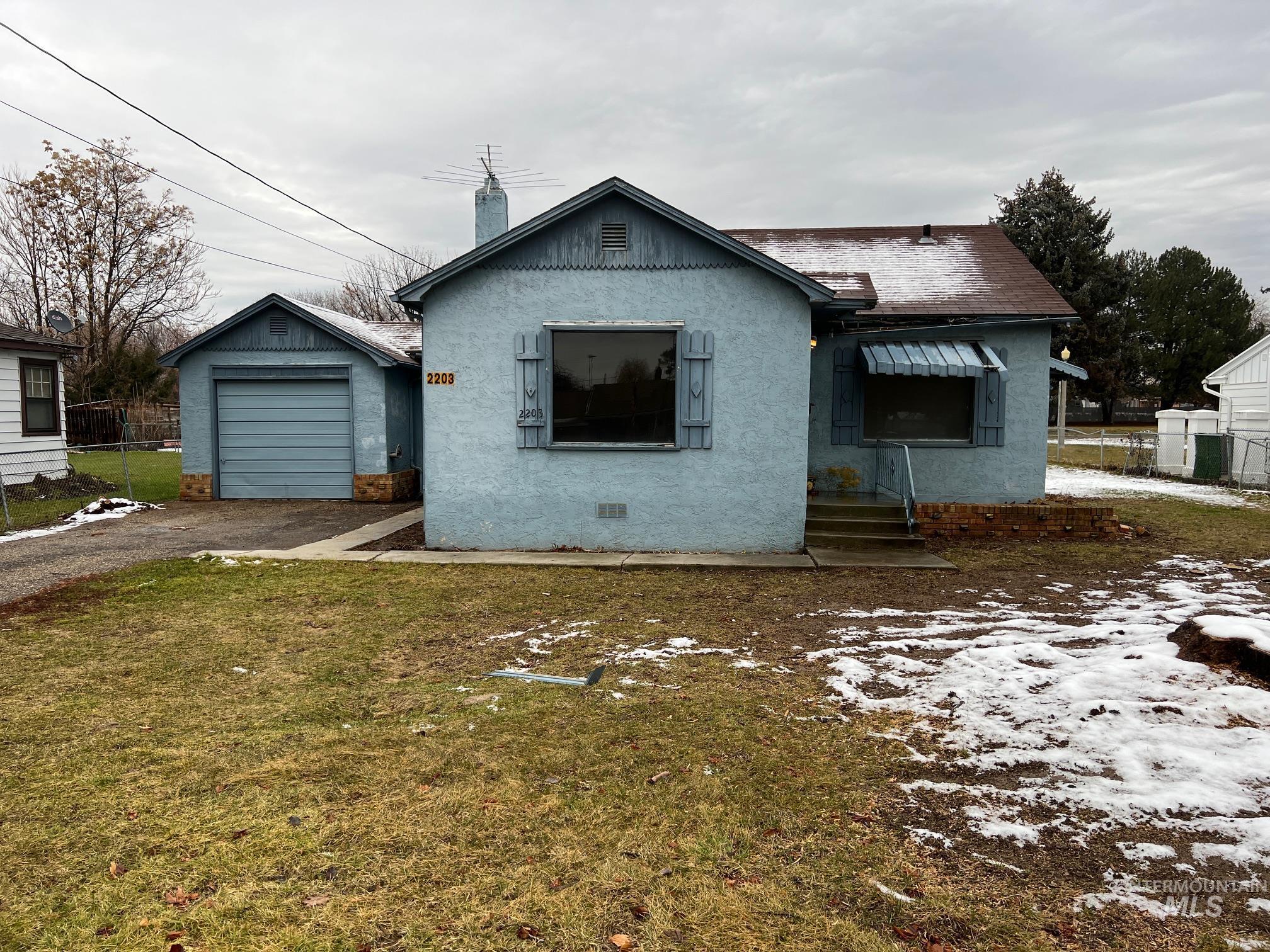 2203 S 10th Ave Property Photo 1