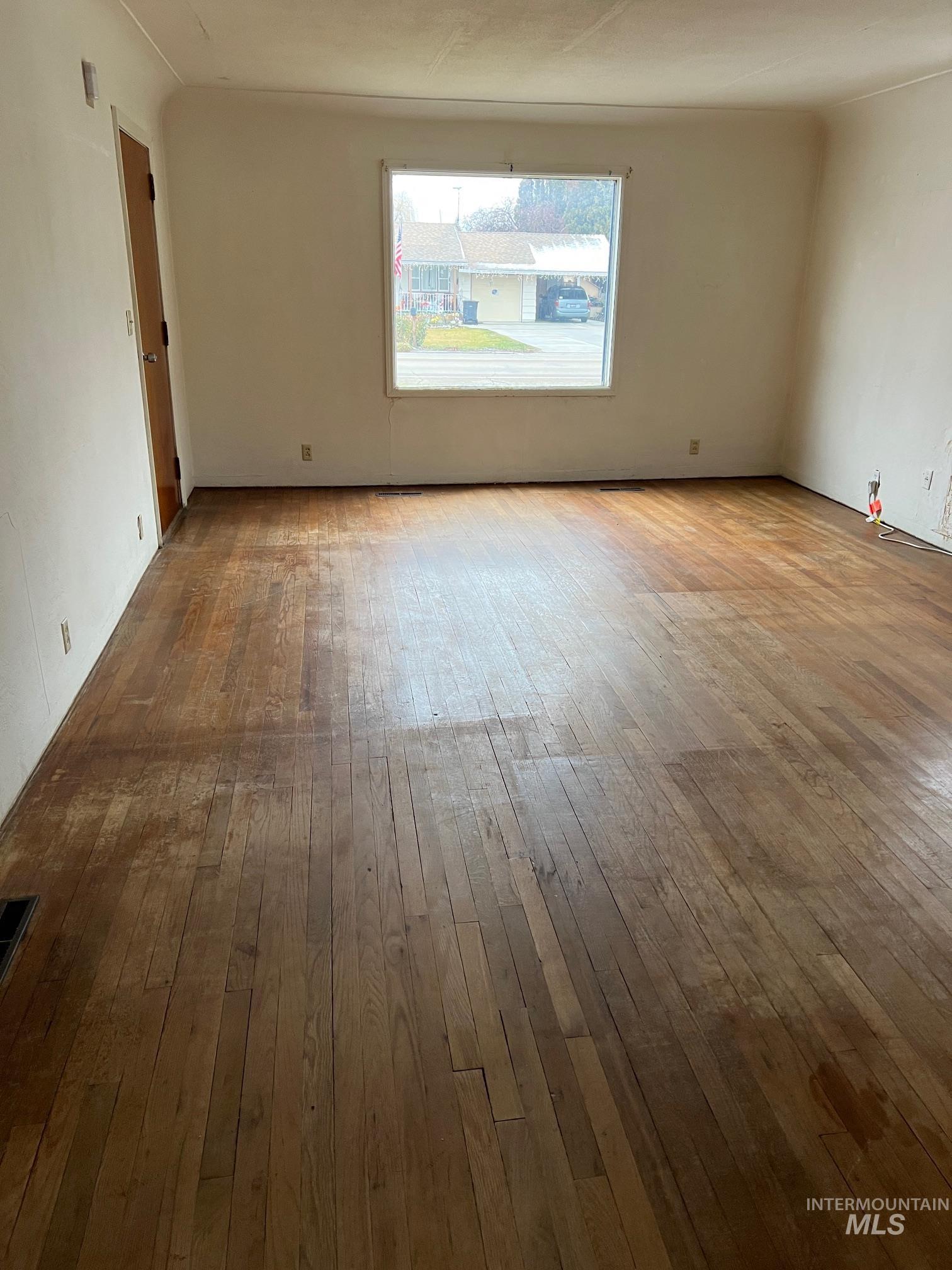 2203 S 10th Ave Property Photo 5