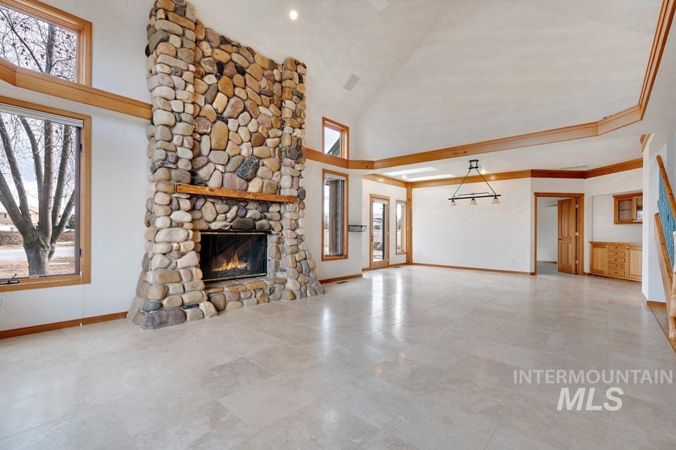 551 E Lockhart Property Photo 4