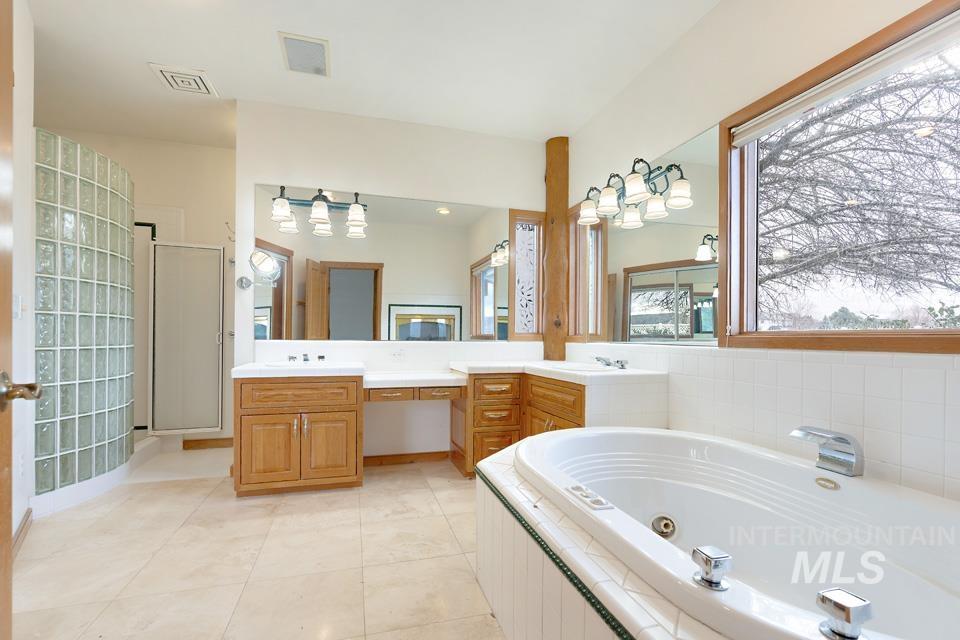 551 E Lockhart Property Photo 23