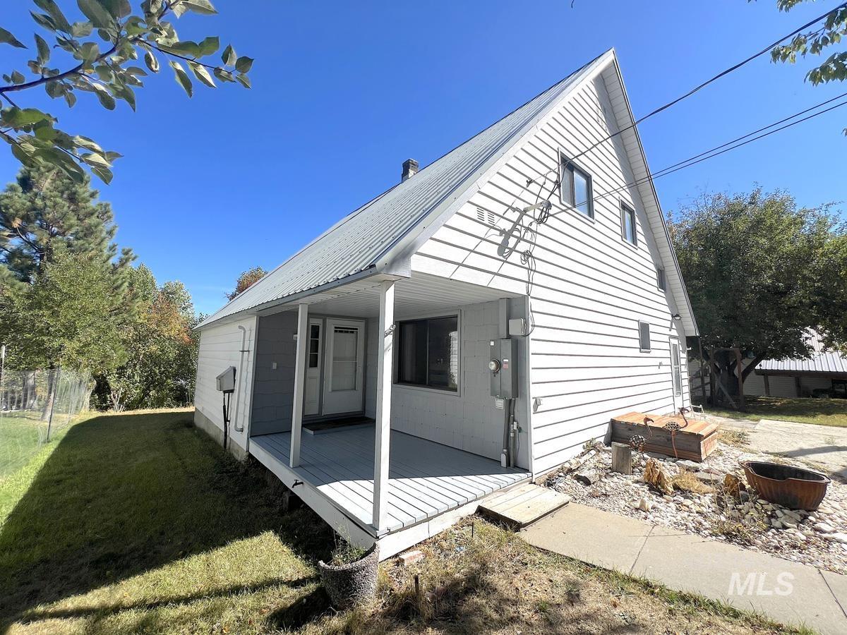 108 S School Street Property Photo 2
