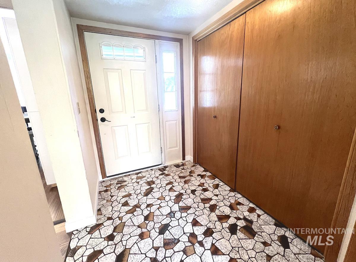 108 S School Street Property Photo 4