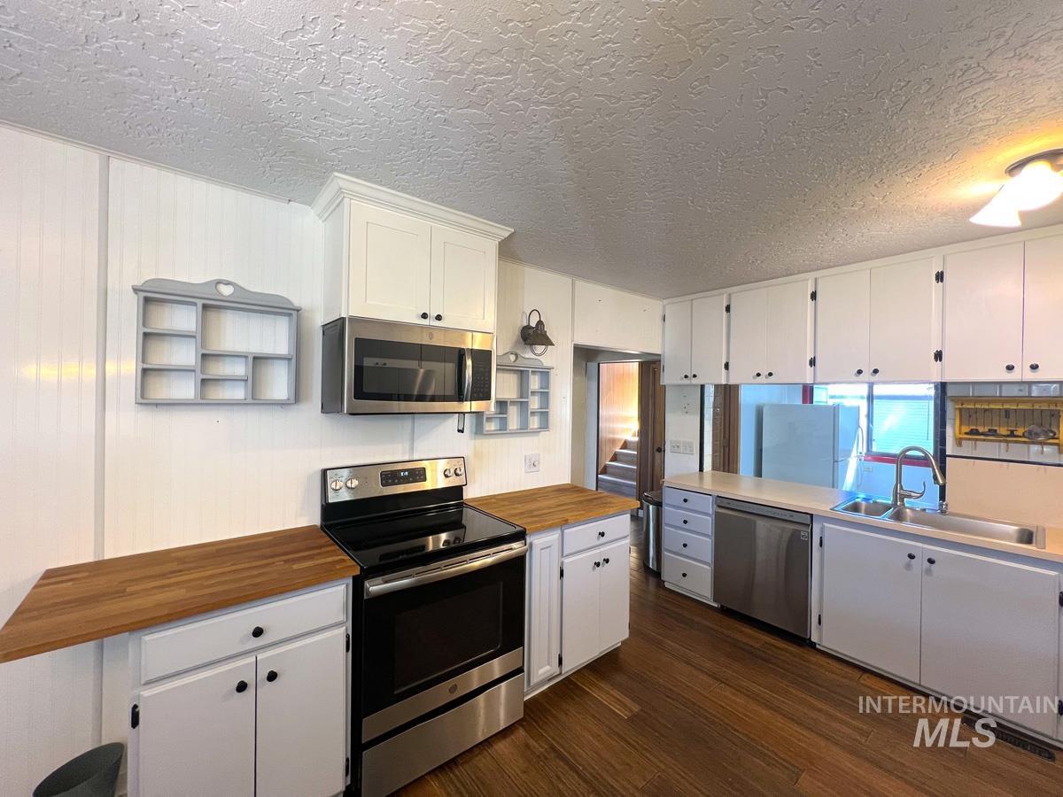 108 S School Street Property Photo 6