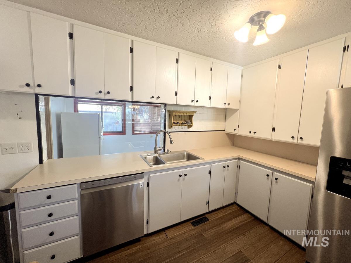 108 S School Street Property Photo 8